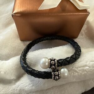 Elegant Black and Silver Bracelet with Pearls